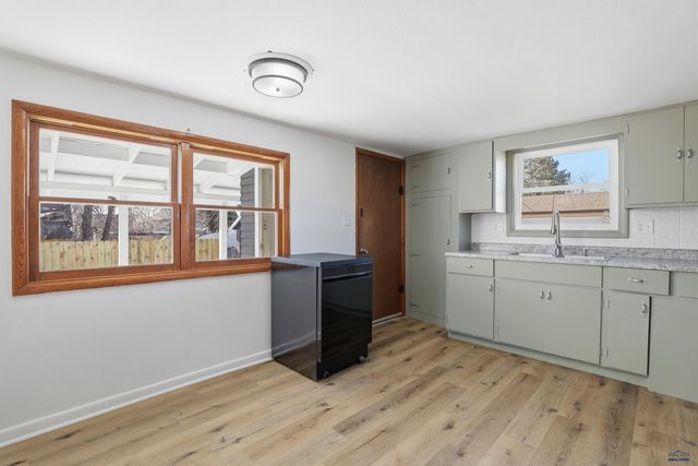 1119 FARLOW AVE, Rapid City, SD 57701