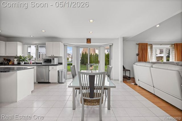 2447 Lorenzo Drive, Sterling Heights, MI 48314