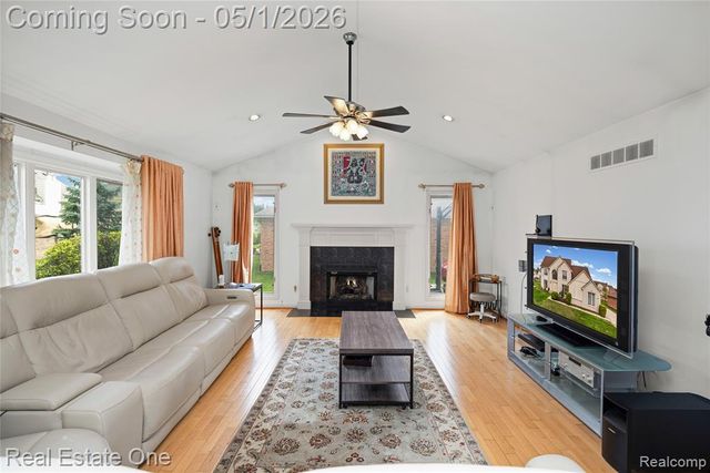 2447 Lorenzo Drive, Sterling Heights, MI 48314