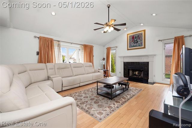 2447 Lorenzo Drive, Sterling Heights, MI 48314