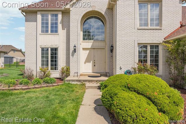 2447 Lorenzo Drive, Sterling Heights, MI 48314