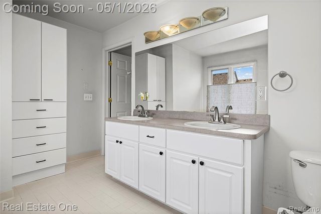 2447 Lorenzo Drive, Sterling Heights, MI 48314