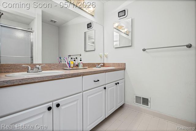 2447 Lorenzo Drive, Sterling Heights, MI 48314