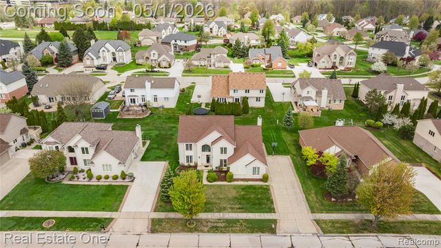 2447 Lorenzo Drive, Sterling Heights, MI 48314