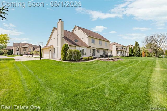 2447 Lorenzo Drive, Sterling Heights, MI 48314