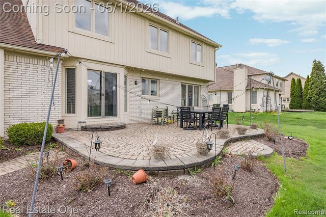 2447 Lorenzo Drive, Sterling Heights, MI 48314