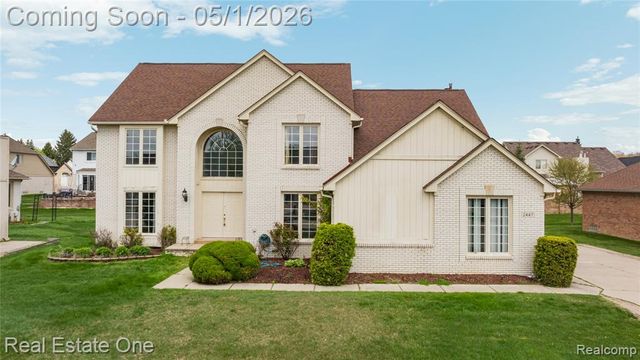2447 Lorenzo Drive, Sterling Heights, MI 48314
