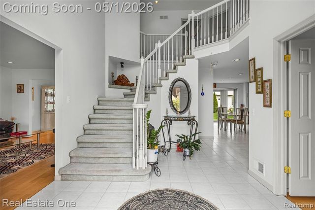 2447 Lorenzo Drive, Sterling Heights, MI 48314