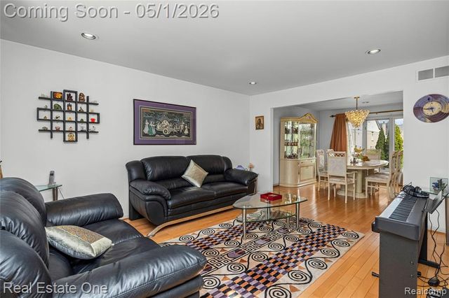 2447 Lorenzo Drive, Sterling Heights, MI 48314
