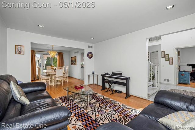 2447 Lorenzo Drive, Sterling Heights, MI 48314