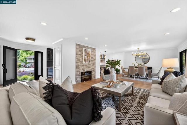 1033 Woodstock Ct, Walnut Creek, CA 94598