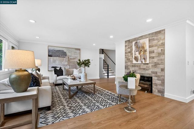 1033 Woodstock Ct, Walnut Creek, CA 94598