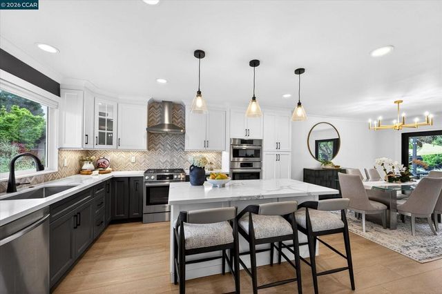 1033 Woodstock Ct, Walnut Creek, CA 94598