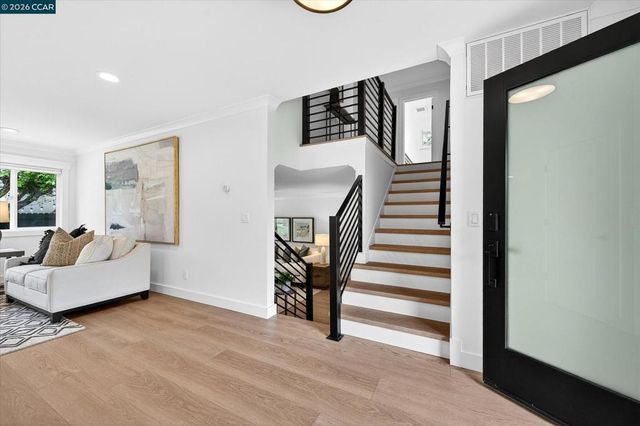 1033 Woodstock Ct, Walnut Creek, CA 94598