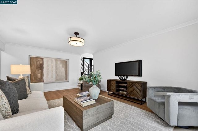 1033 Woodstock Ct, Walnut Creek, CA 94598