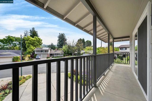 1033 Woodstock Ct, Walnut Creek, CA 94598