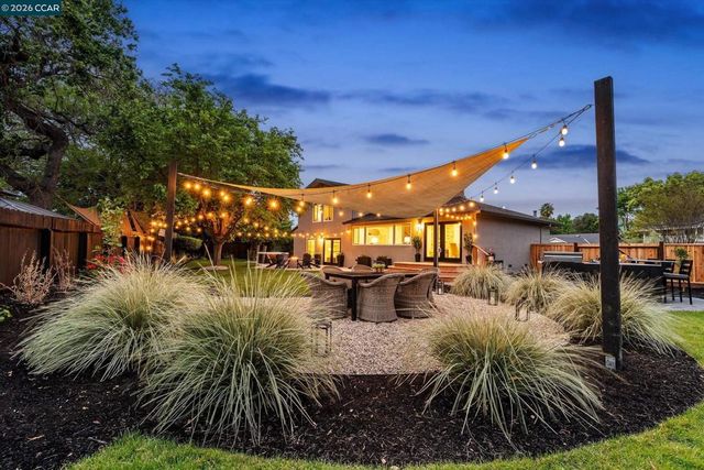 1033 Woodstock Ct, Walnut Creek, CA 94598