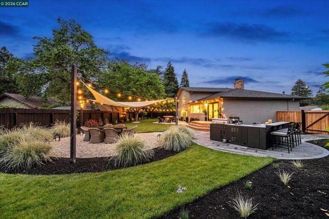 1033 Woodstock Ct, Walnut Creek, CA 94598