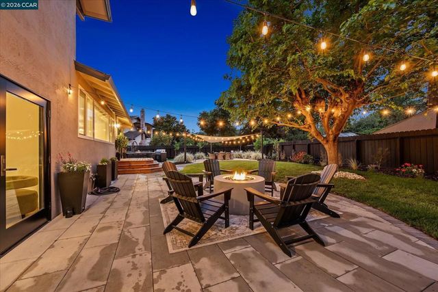 1033 Woodstock Ct, Walnut Creek, CA 94598