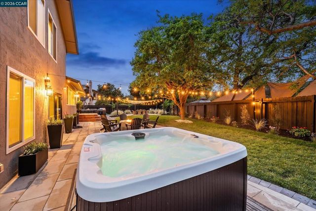 1033 Woodstock Ct, Walnut Creek, CA 94598