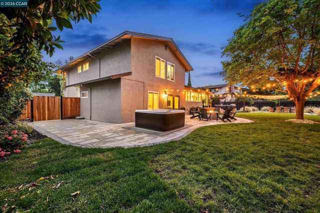 1033 Woodstock Ct, Walnut Creek, CA 94598