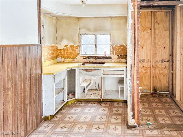 3235 W 94th Street, Cleveland, OH 44102