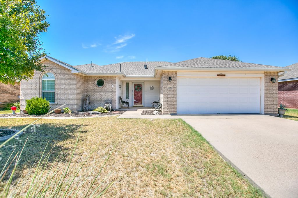 Image 1 of property listing at 1207 Wallace Lane, San Angelo, TX 76905