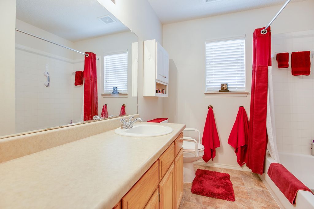 Image 18 of property listing at 1207 Wallace Lane, San Angelo, TX 76905