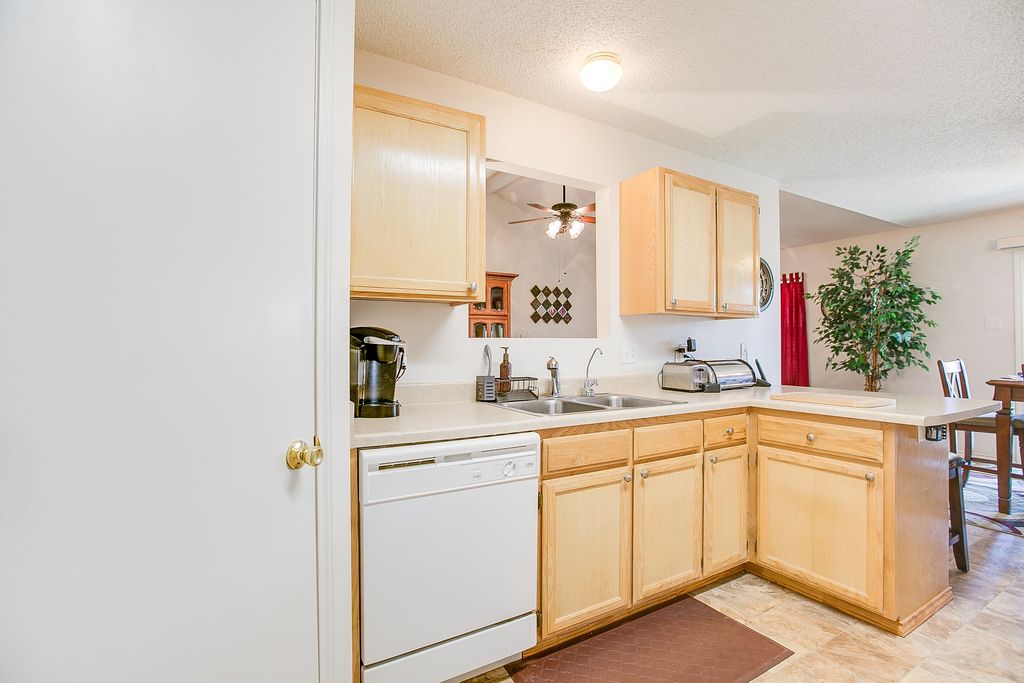 Image 4 of property listing at 1207 Wallace Lane, San Angelo, TX 76905