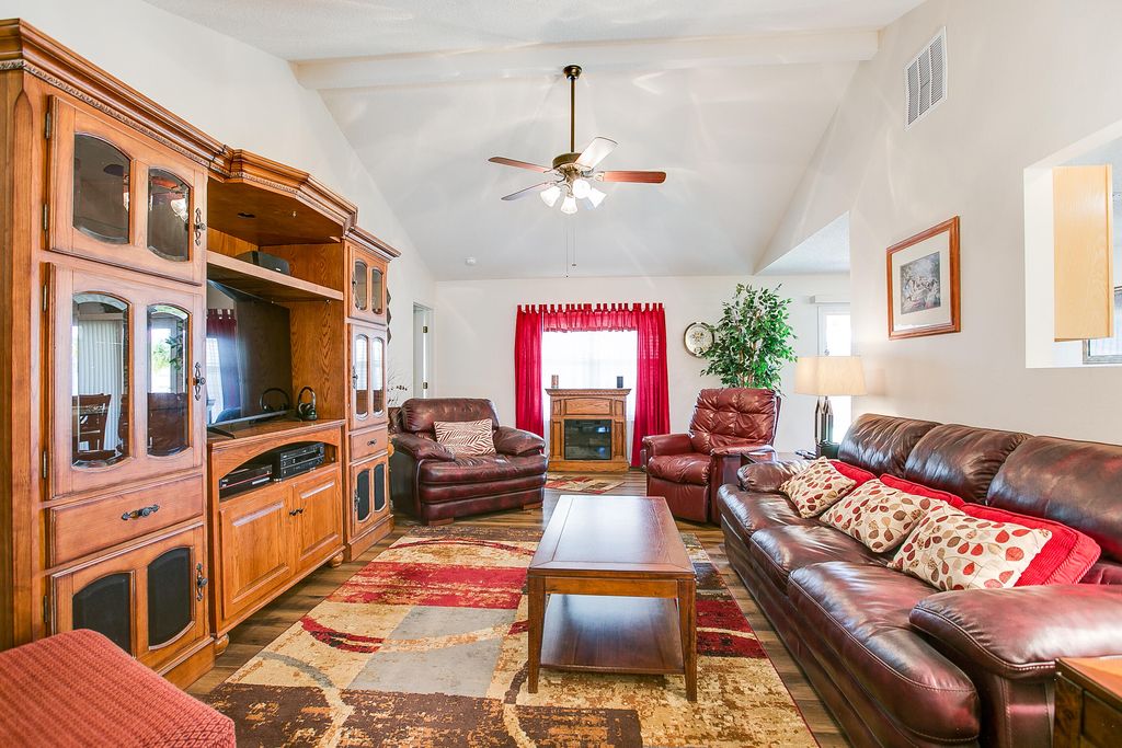 Image 8 of property listing at 1207 Wallace Lane, San Angelo, TX 76905