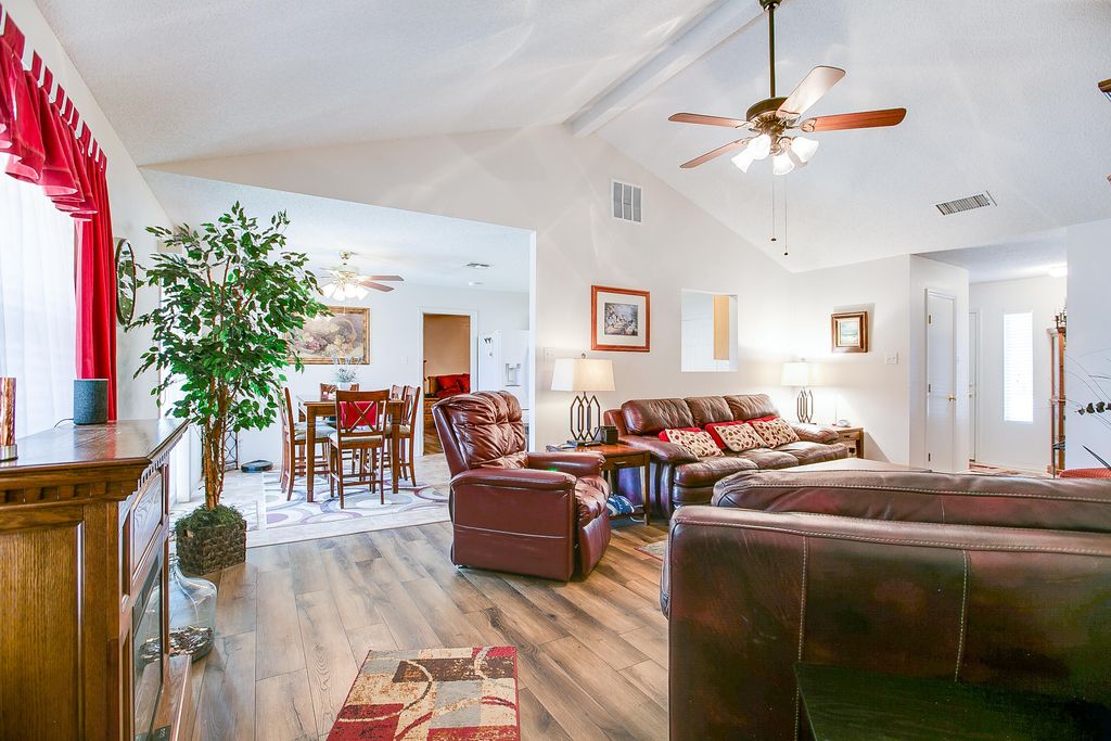 Image 9 of property listing at 1207 Wallace Lane, San Angelo, TX 76905