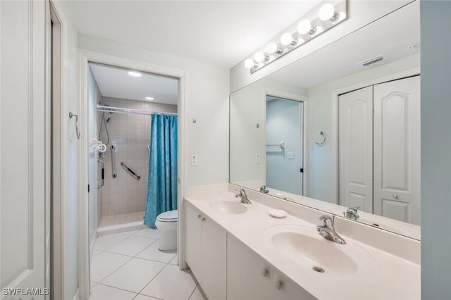 7842 Regal Heron CIR 201, Naples, FL 34104