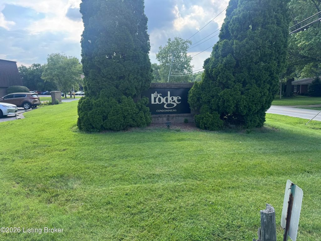 3504 Lodge Ln APT 129, Louisville, KY 40218