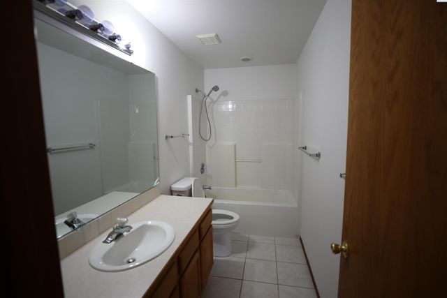 8722 W Bonnie Ave, Kennewick, WA 99336