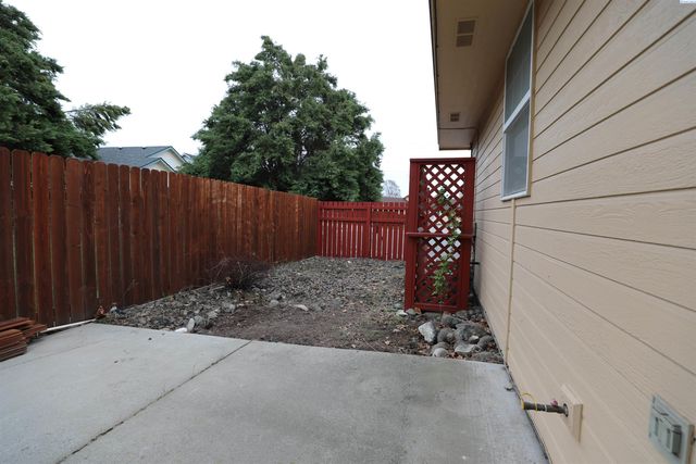 8722 W Bonnie Ave, Kennewick, WA 99336