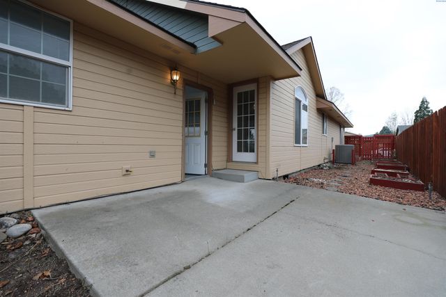 8722 W Bonnie Ave, Kennewick, WA 99336