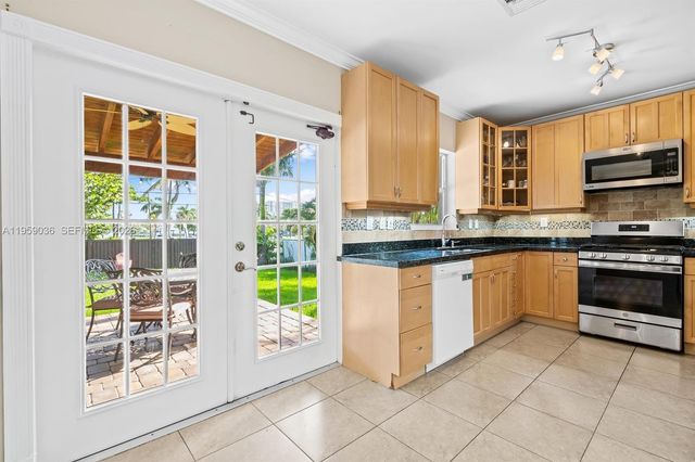 715 Tyler St, Hollywood, FL 33019