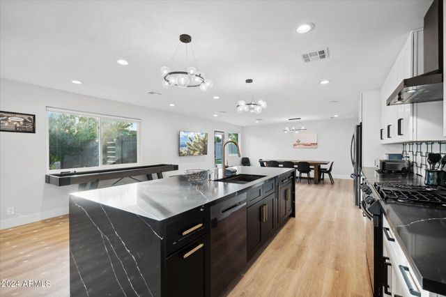 3802 E PICCADILLY Road, Phoenix, AZ 85018