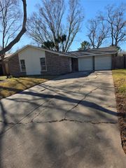 15906 Willbriar Lane, Houston, TX 77489