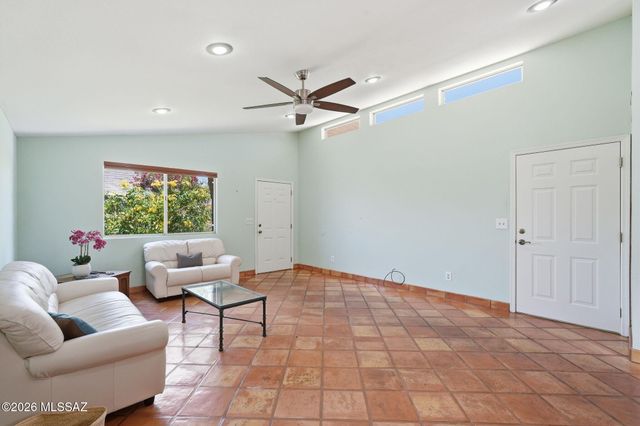 967 W Lyman Lane, Tucson, AZ 85704