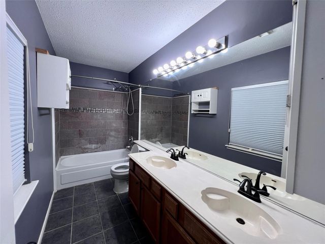 7762 Pine Center Drive, Houston, TX 77095