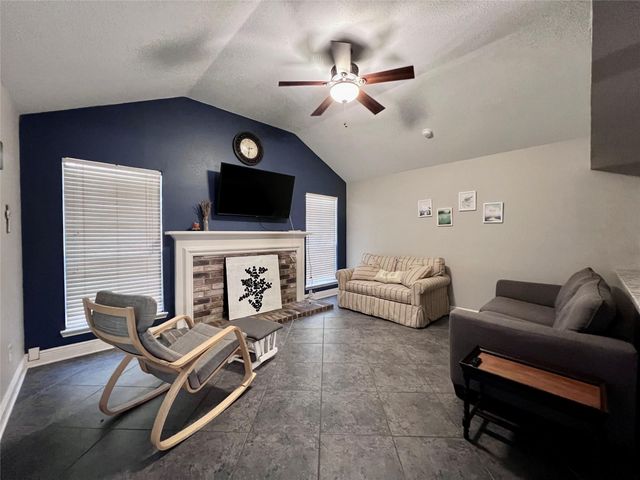 7762 Pine Center Drive, Houston, TX 77095