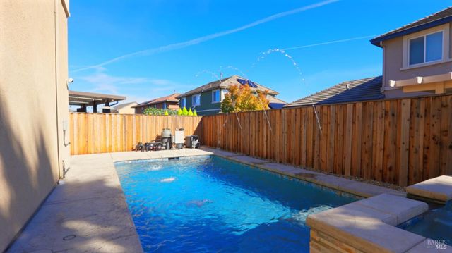 2042 Hamstead Ct, Vacaville, CA 95687