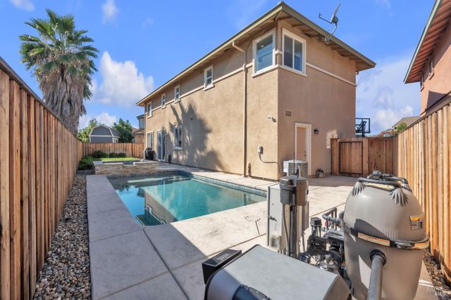 2042 Hamstead Ct, Vacaville, CA 95687