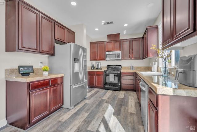 2042 Hamstead Ct, Vacaville, CA 95687