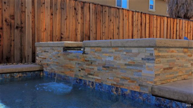 2042 Hamstead Ct, Vacaville, CA 95687