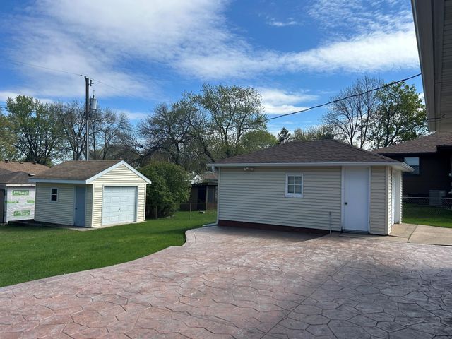 655 57th Avenue NE, Fridley, MN 55432