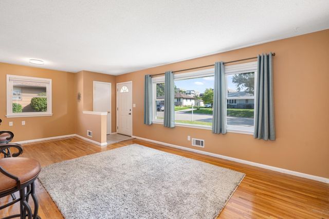 655 57th Avenue NE, Fridley, MN 55432