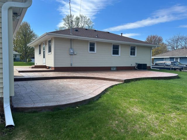 655 57th Avenue NE, Fridley, MN 55432