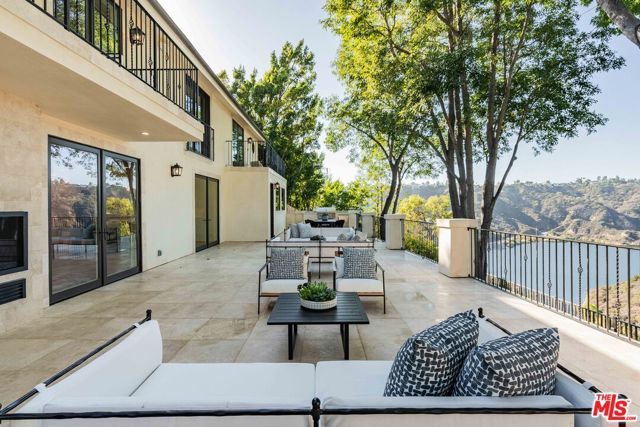 1900 Bel Air Road, Los Angeles, CA 90077